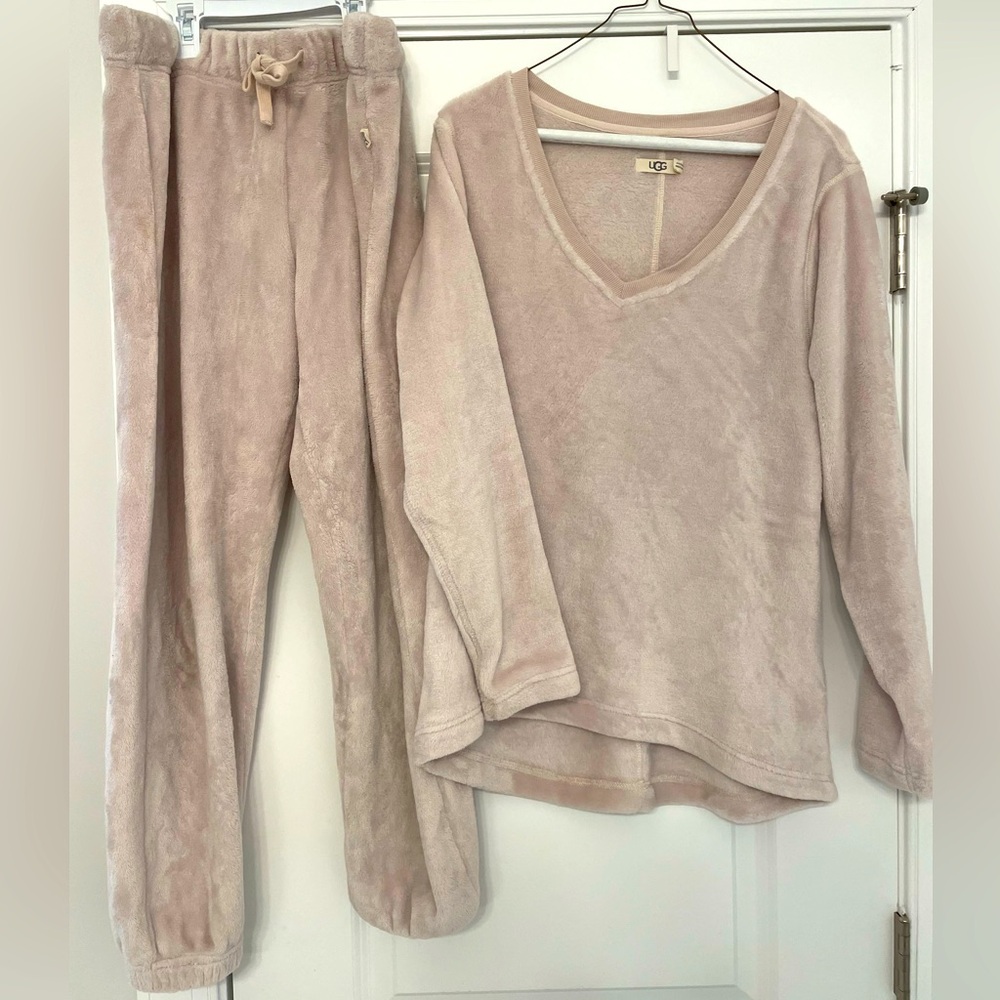 UGG Cream colored lounge set